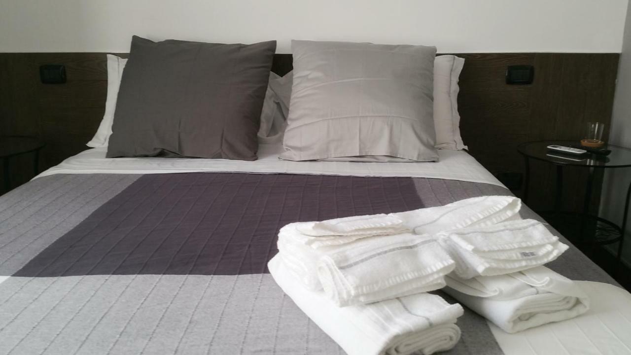 Centro Storico - Fermata Montesanto Hotel เนเปิลส์ ภายนอก รูปภาพ